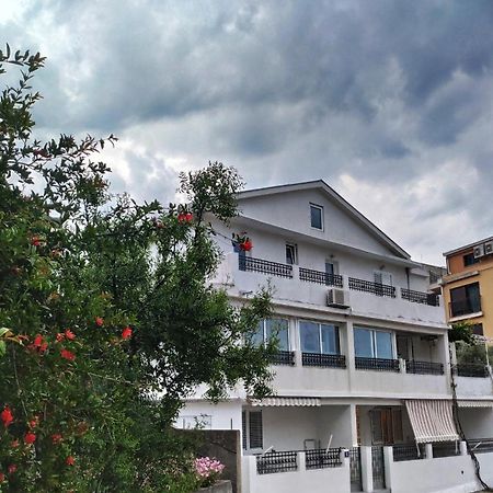 Apartments Gvozdenovic Petrovac Exteriör bild